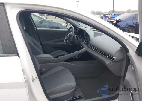 2023 Hyundai Elantra Sel z USA, uszkodzony, nr VIN 5NPLM4AG7PH100467